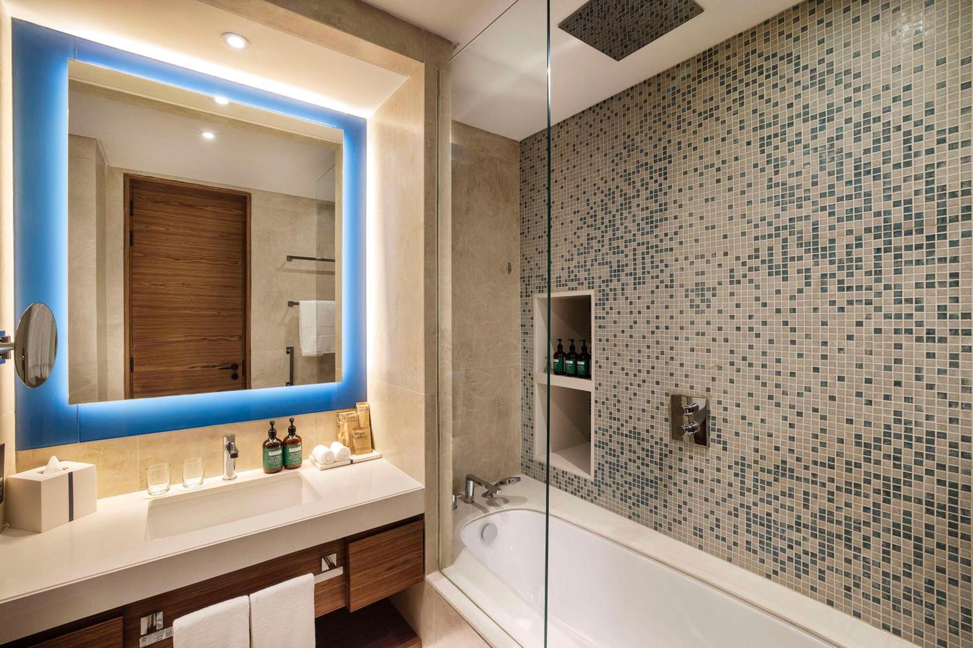 Tumbi West Palm Beach Hotel Dubai,Tapestry Collection Hilton Eksteriør billede